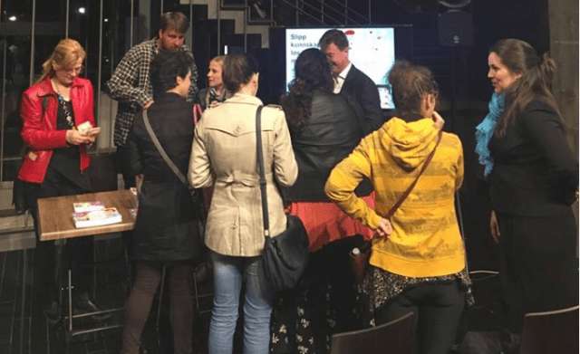 Signerer bøker i Serbia